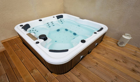What is a Whirlpool Bathtub? | grawio.com