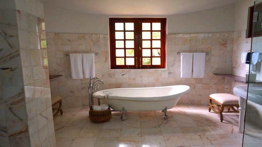 Finding the Best Bathtub for Your Home: A Beginner's Guide| grawio.com