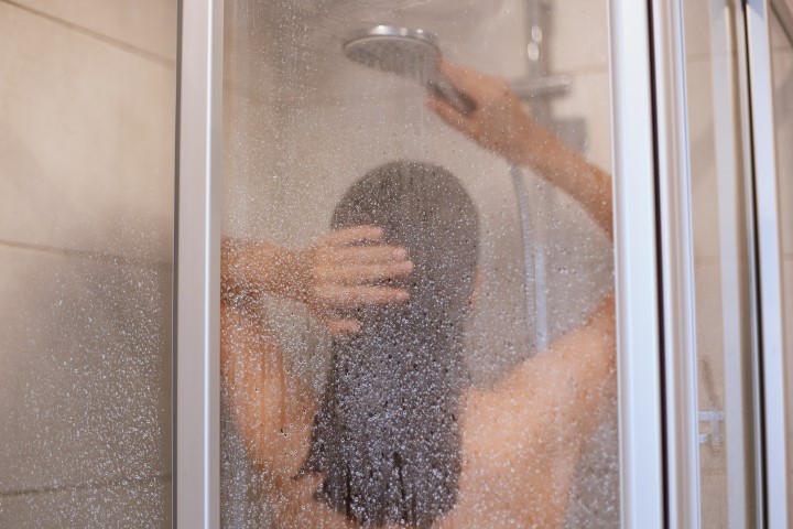 The Surprising Health Benefits of Taking Hot Showers | grawio.com